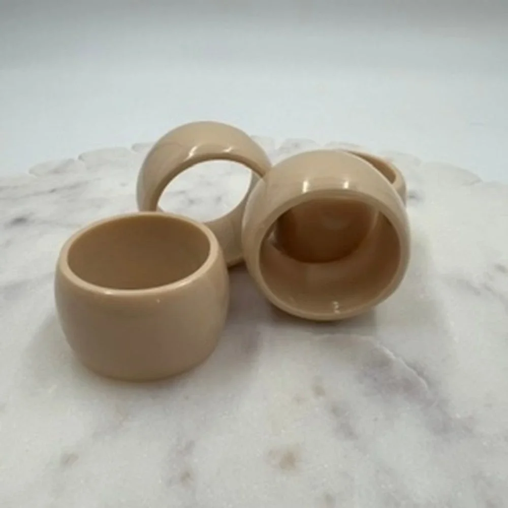 Vintage MCM Tan Acrylic Napkin Rings Set of 4 Beige Round‎ Mid Century Modern